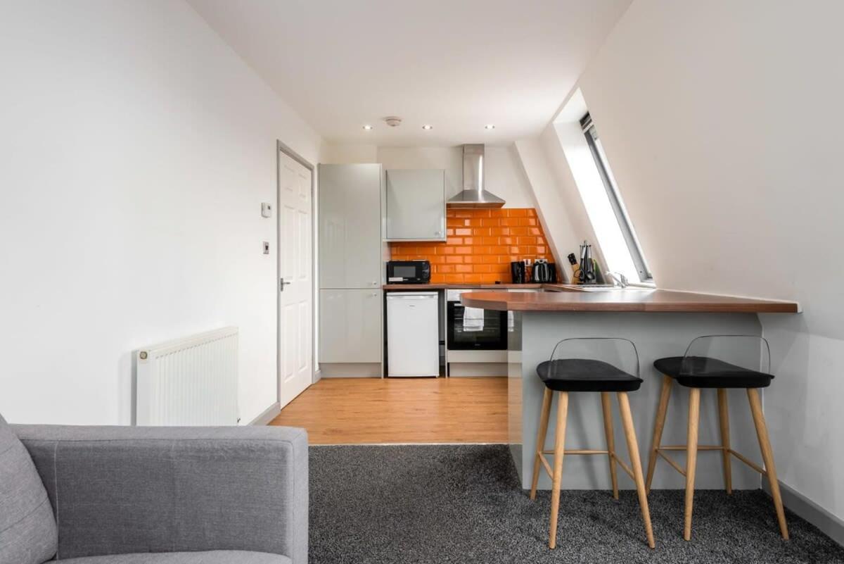 Modern 1 Bed Budget Apartment In Central Halifax Exterior photo