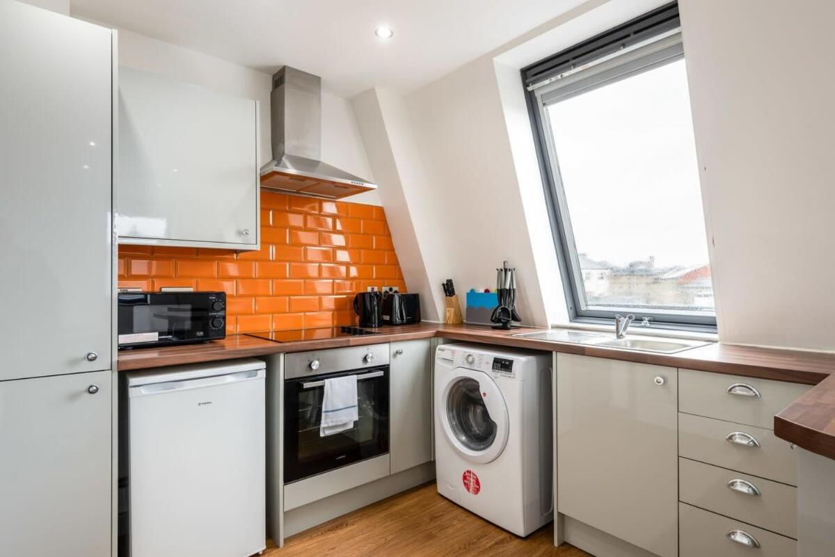 Modern 1 Bed Budget Apartment In Central Halifax Exterior photo