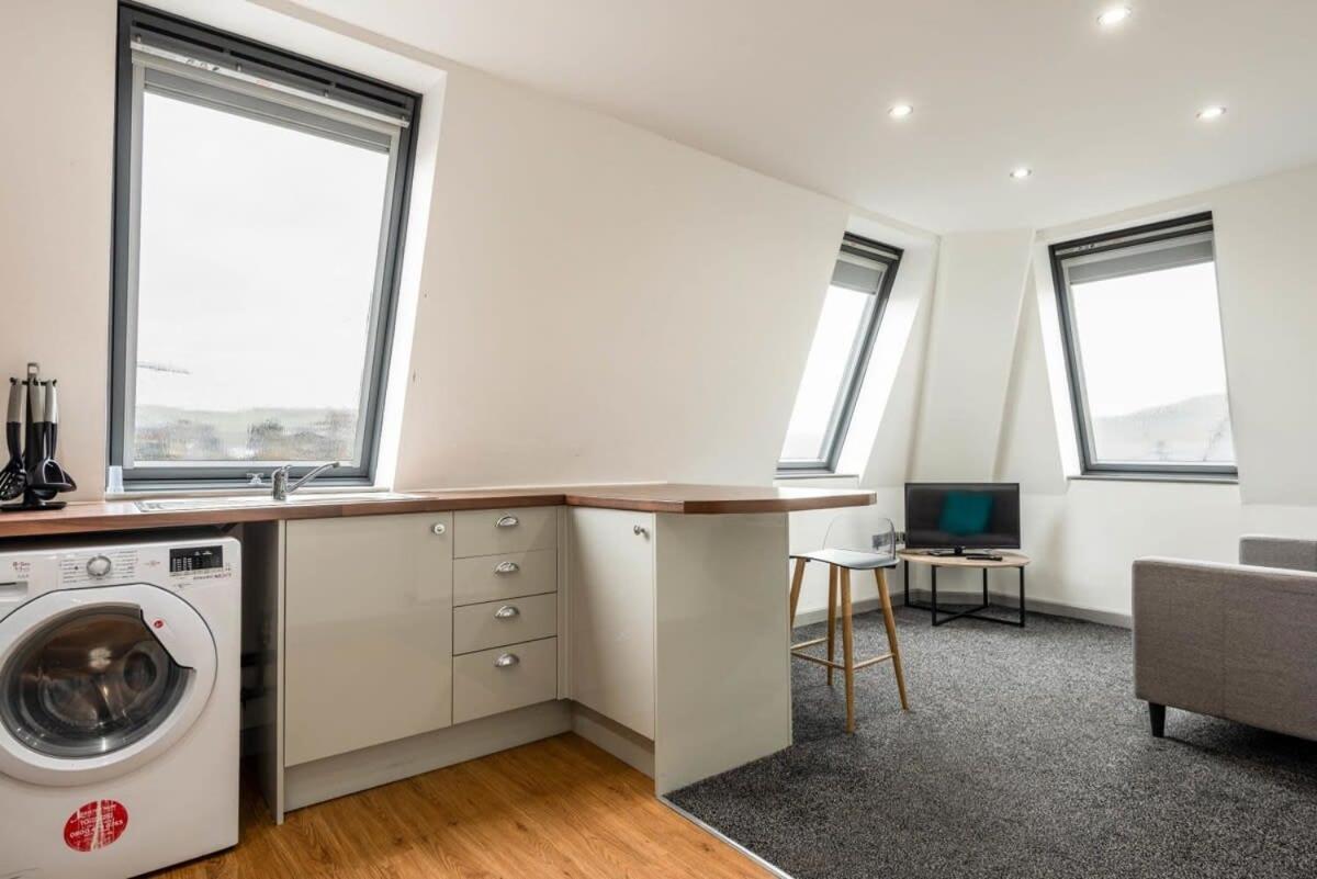 Modern 1 Bed Budget Apartment In Central Halifax Exterior photo