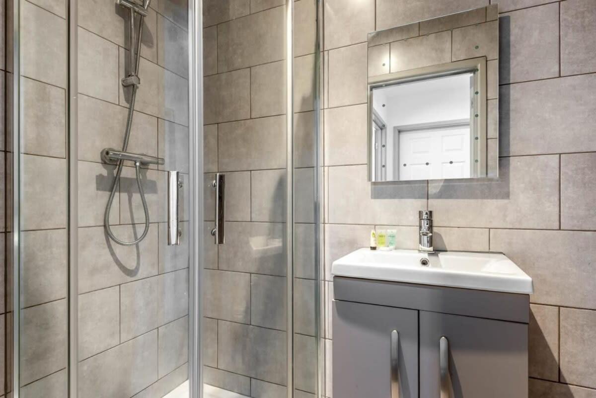 Modern 1 Bed Budget Apartment In Central Halifax Exterior photo